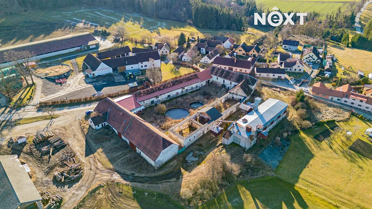 Prodej zemědělské usedlosti 1400 m², pozemek 9526 m²