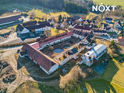 Prodej  zemědělské usedlosti 1 400 m², pozemek 9 526 m²