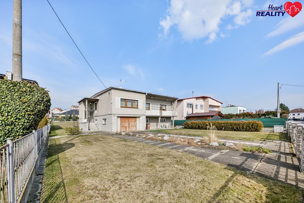 Prodej rodinného domu 200 m², pozemek 844 m² – fotografie 3