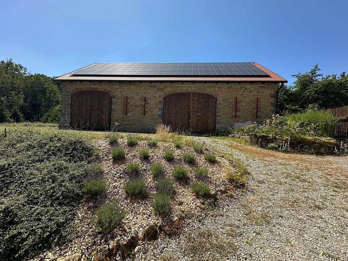 Prodej rodinného domu 600 m², pozemek 12576 m²