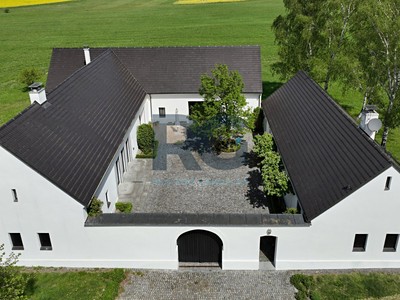 Prodej  rodinného domu 1 156 m², pozemek 77 270 m²