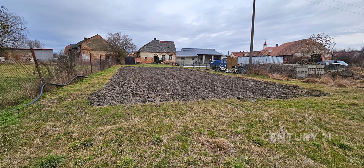 Prodej stavebního pozemku 2090 m²
