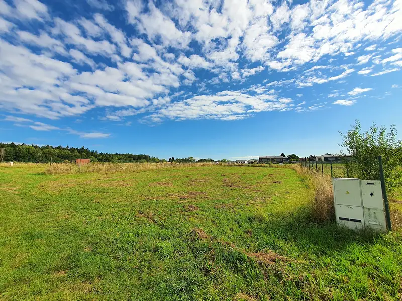 Prodej stavebního pozemku 924 m², Babice – náhled fotky 3