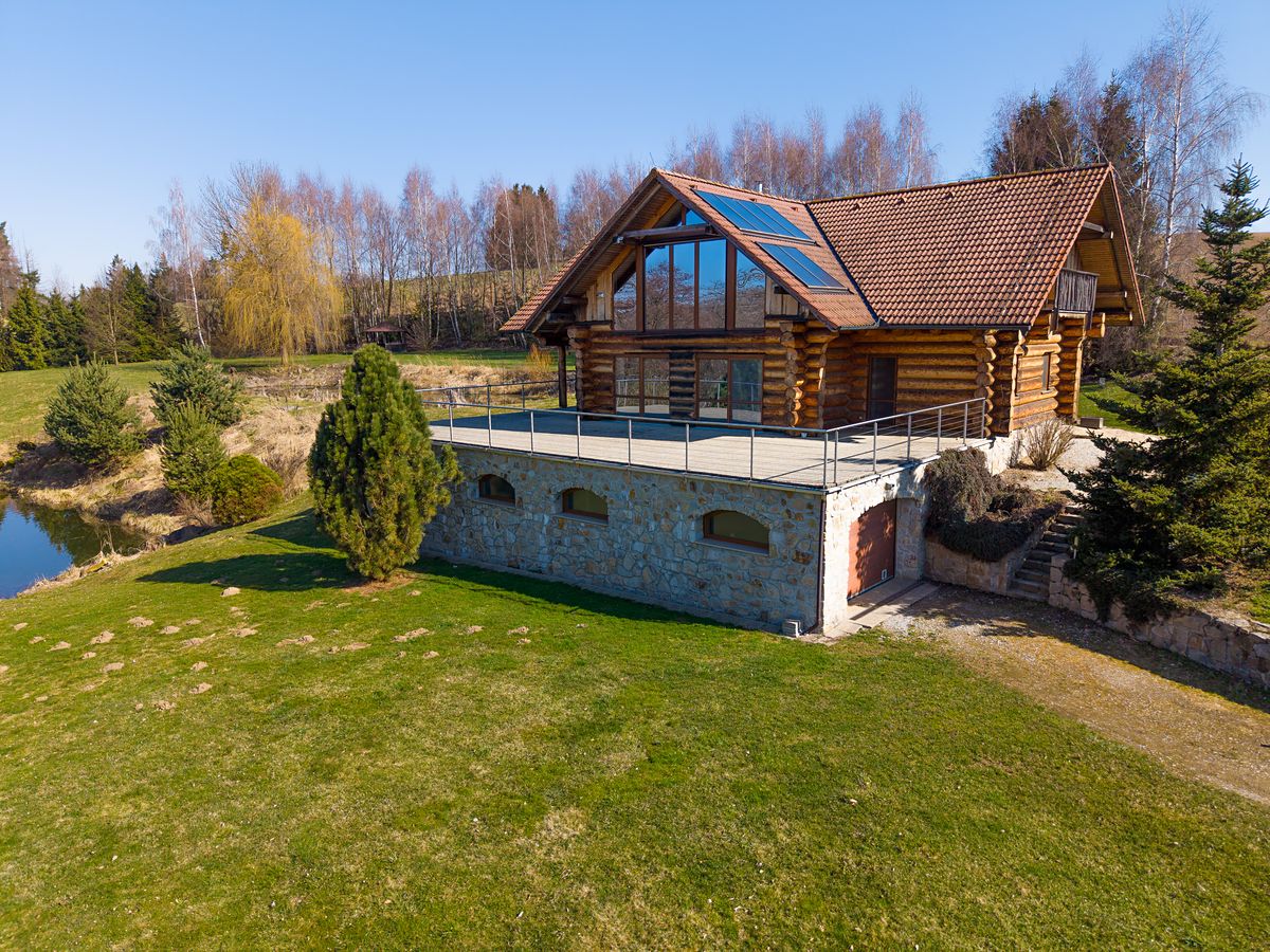 Prodej rodinného domu 434 m², pozemek 12655 m²