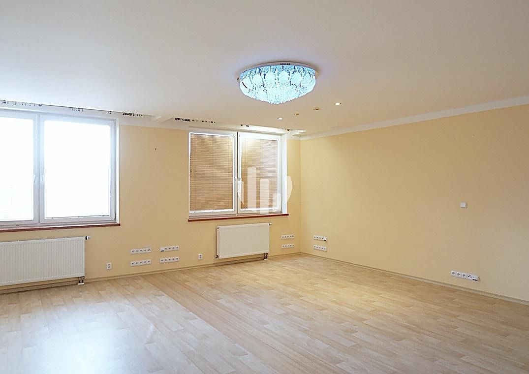 Pronájem kanceláře 199 m² – fotografie 4