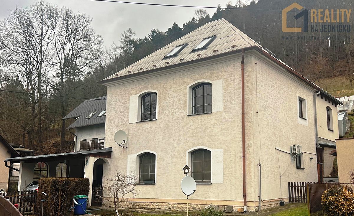 Prodej rodinného domu 180 m², pozemek 1149 m²