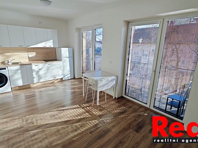 Pronájem bytu 1+kk 35 m²