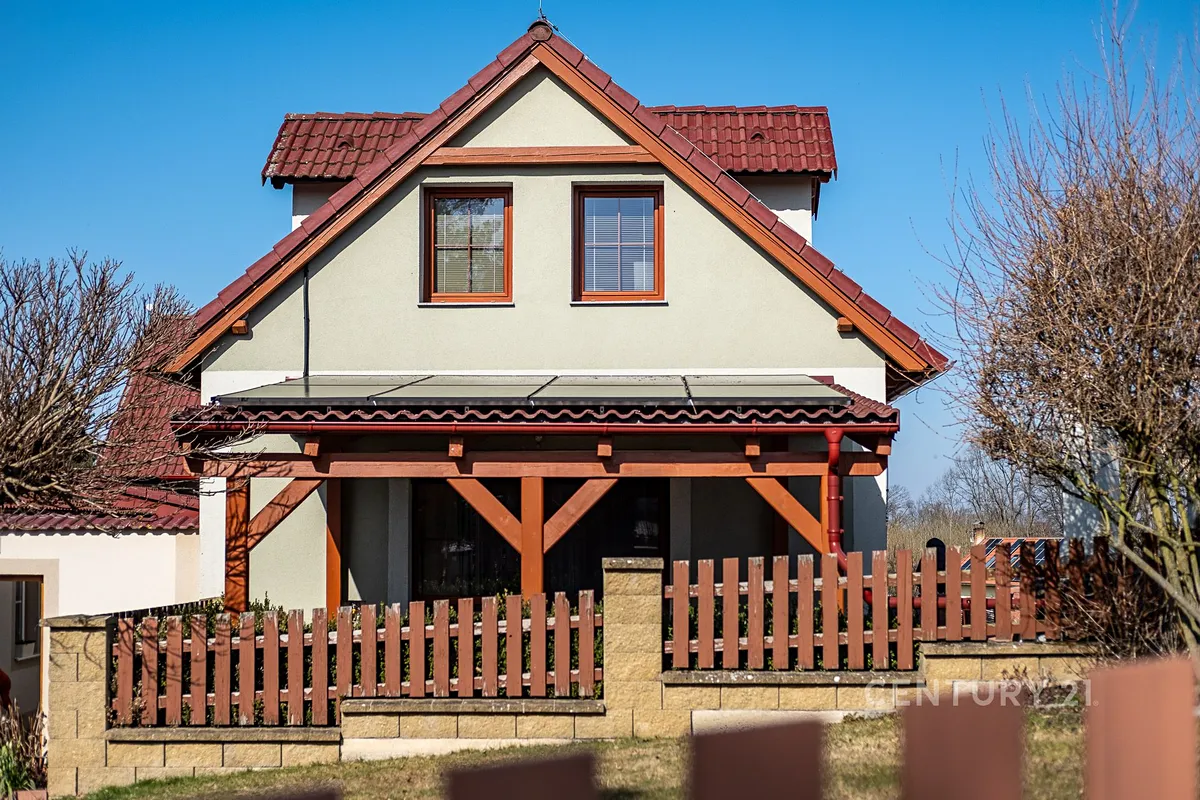 Prodej chalupy 220 m², pozemek 242 m²