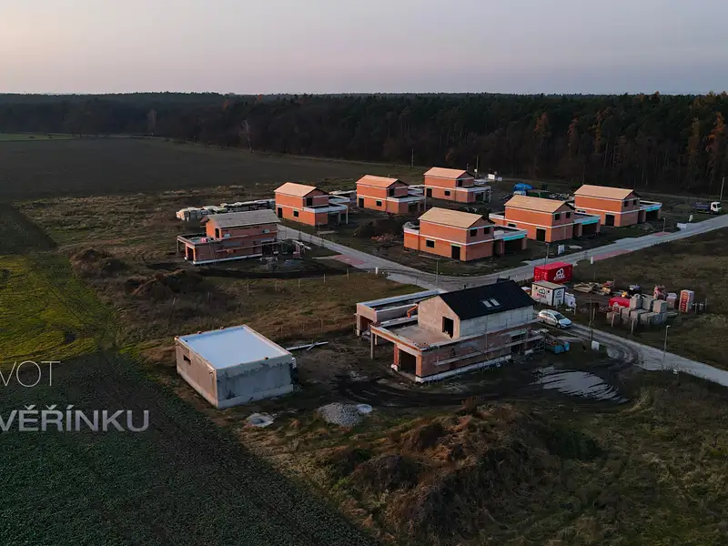 Prodej rodinného domu 182 m², pozemek 886 m², Zvěřínek – náhled fotky 1