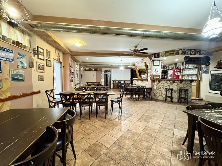 Комерційне приміщення в оренду, 166 м² (1 з 22)