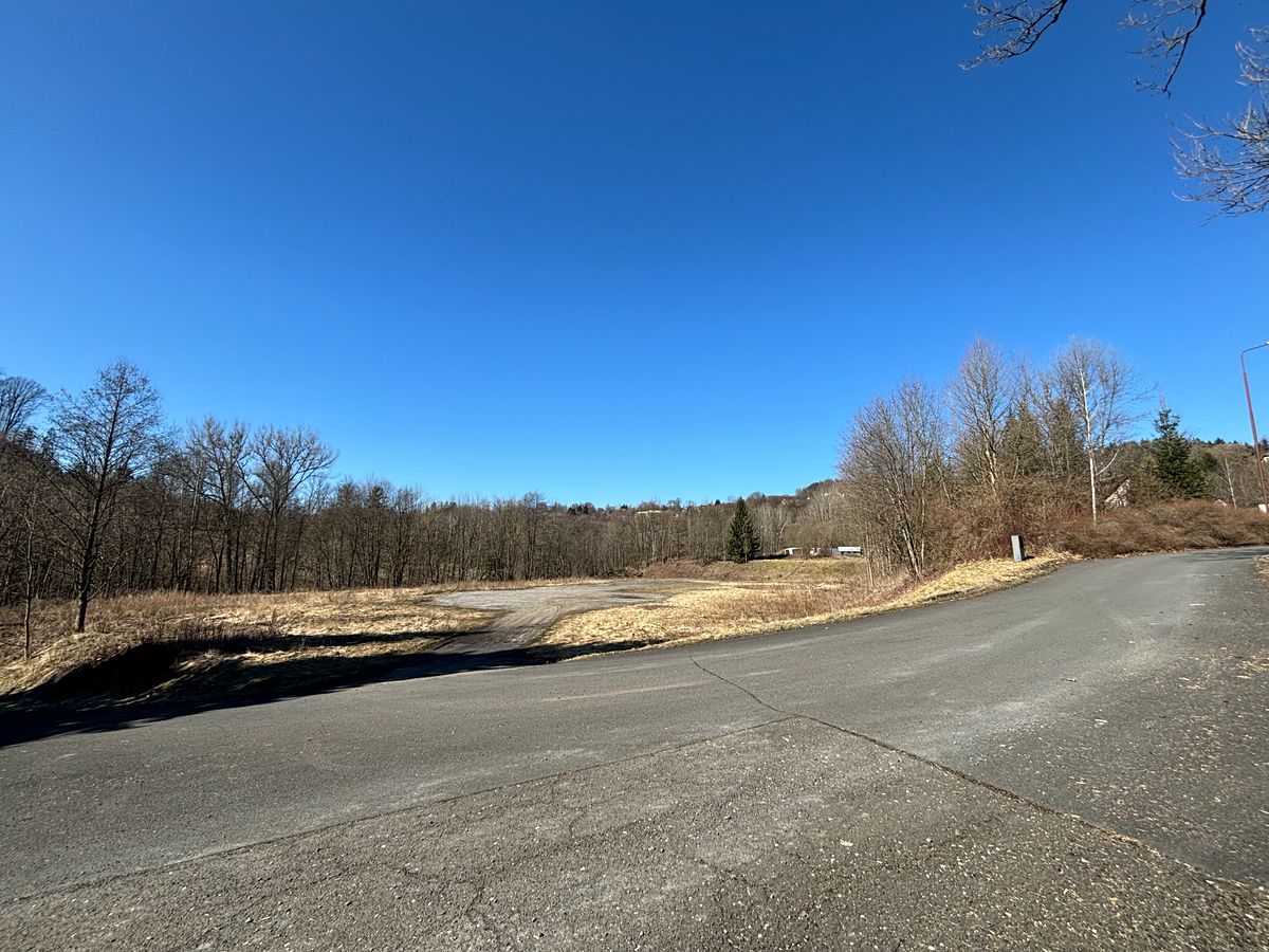 Pronájem komerčního pozemku 2000 m² – fotografie 2