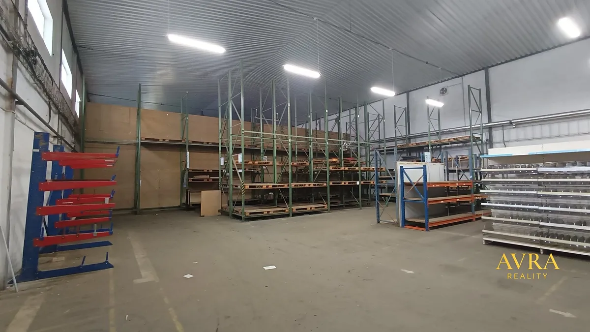 Pronájem skladového prostoru 300 m²