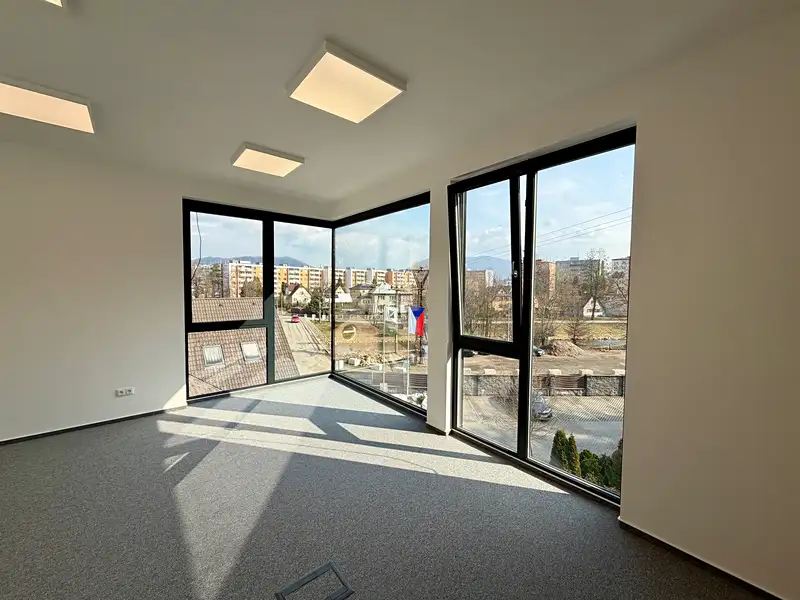 Pronájem kanceláře 48 m², Rožnov pod Radhoštěm – náhled fotky 2