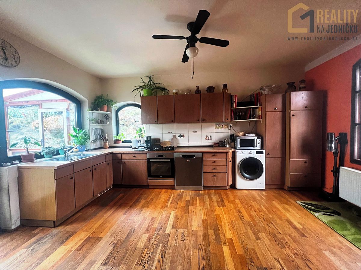 Prodej rodinného domu 180 m², pozemek 1149 m² – fotografie 3