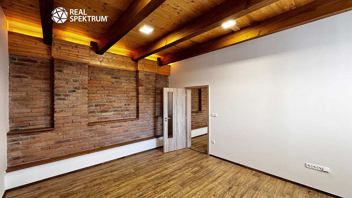 Pronájem kanceláře 125 m² – fotografie 2