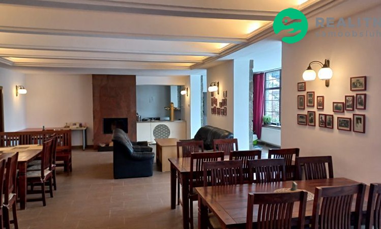 Gewerbefläche zum Kauf, 300 m² (1 von 8)