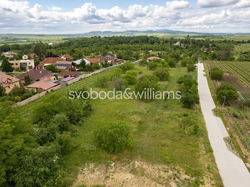 Prodej stavebního pozemku 1880 m², Valtice – náhled fotky 3