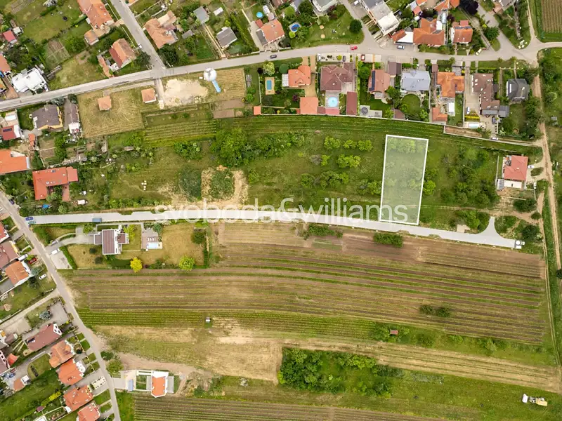 Prodej stavebního pozemku 1346 m², Valtice – náhled fotky 1