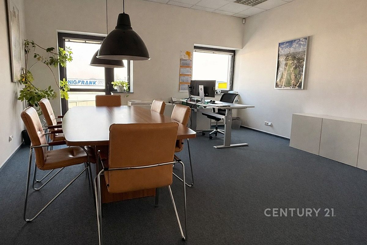 Pronájem kanceláře 450 m²