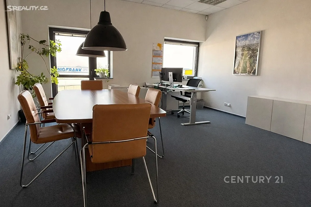 Pronájem kanceláře 450 m², Modletice