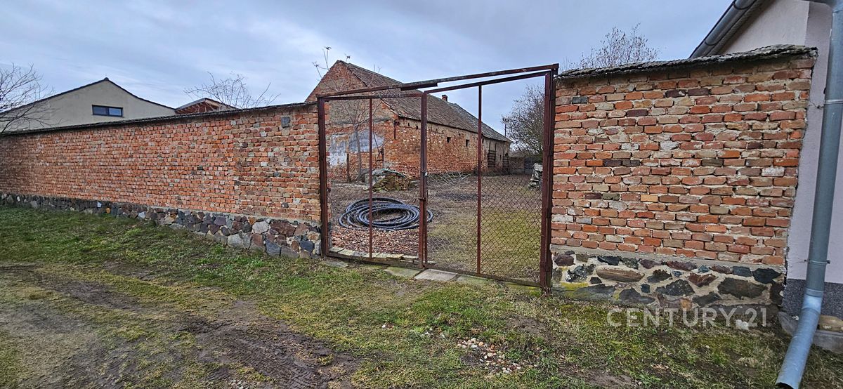 Prodej stavebního pozemku 2090 m² – fotografie 2