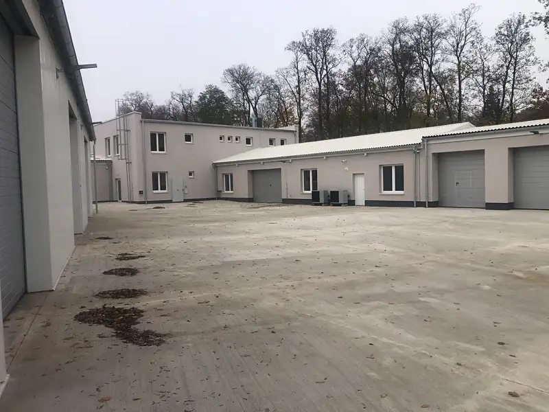 Pronájem kanceláře 420 m², Hořín – náhled fotky 3