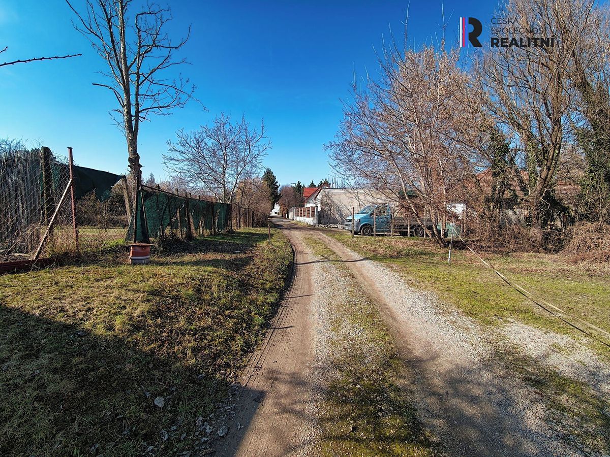 Prodej rodinného domu 1000 m², pozemek 946 m² – fotografie 3