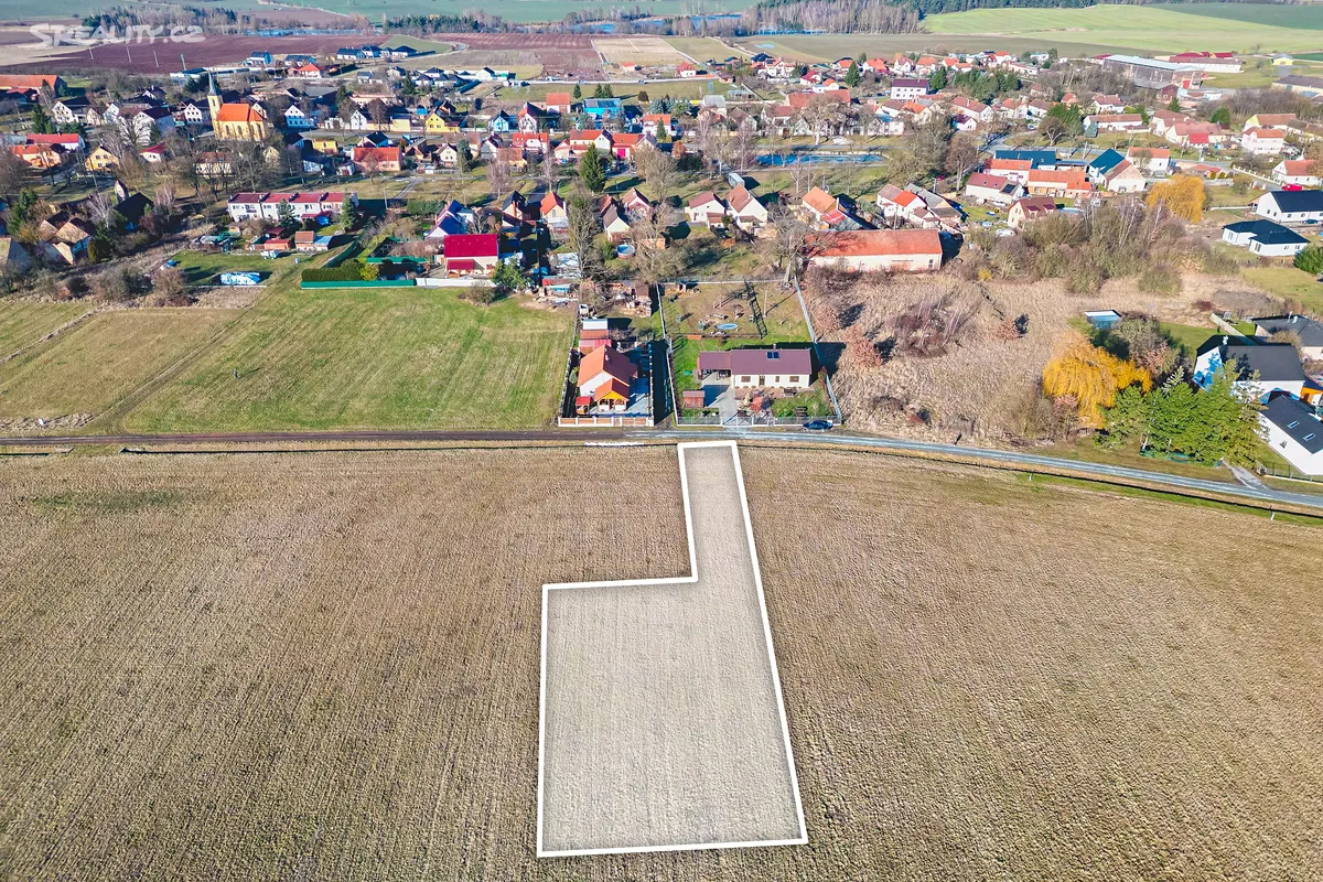 Prodej stavebního pozemku 2121 m² – pohled 2