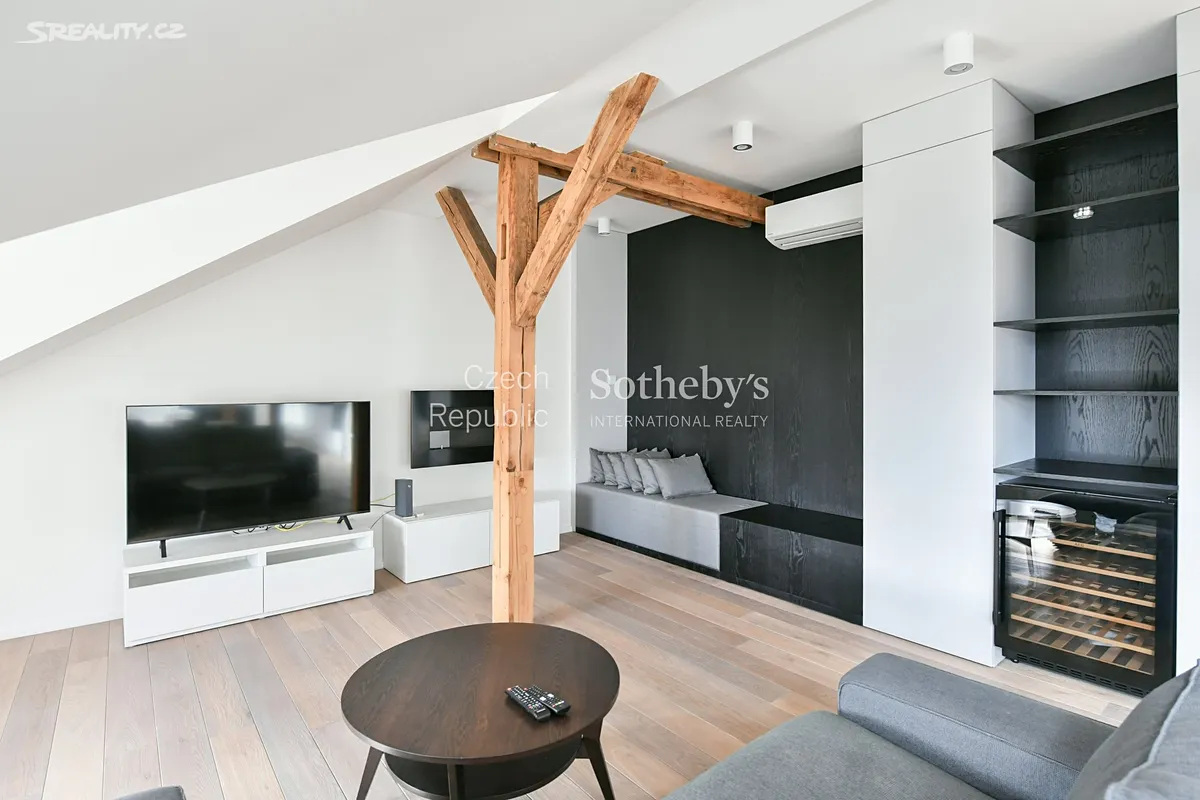 Pronájem bytu 3+kk 156 m² – pohled 3