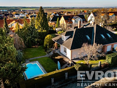 Prodej  rodinného domu 363 m², pozemek 972 m²