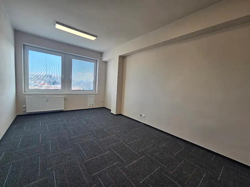 Pronájem kanceláře 21 m², Chrudim – náhled fotky 2