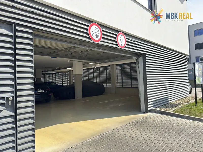 Pronájem garážového stání 13 m², Brno – náhled fotky 2