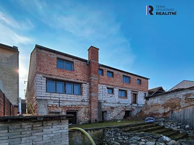 Prodej rodinného domu 1000 m², pozemek 946 m²