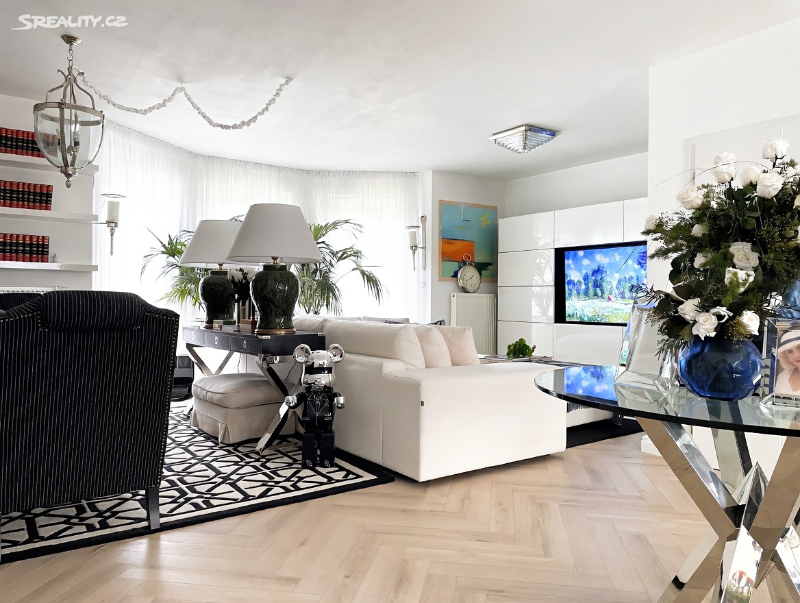 Prodej  rodinného domu 220 m², pozemek 562 m² – pohled 2