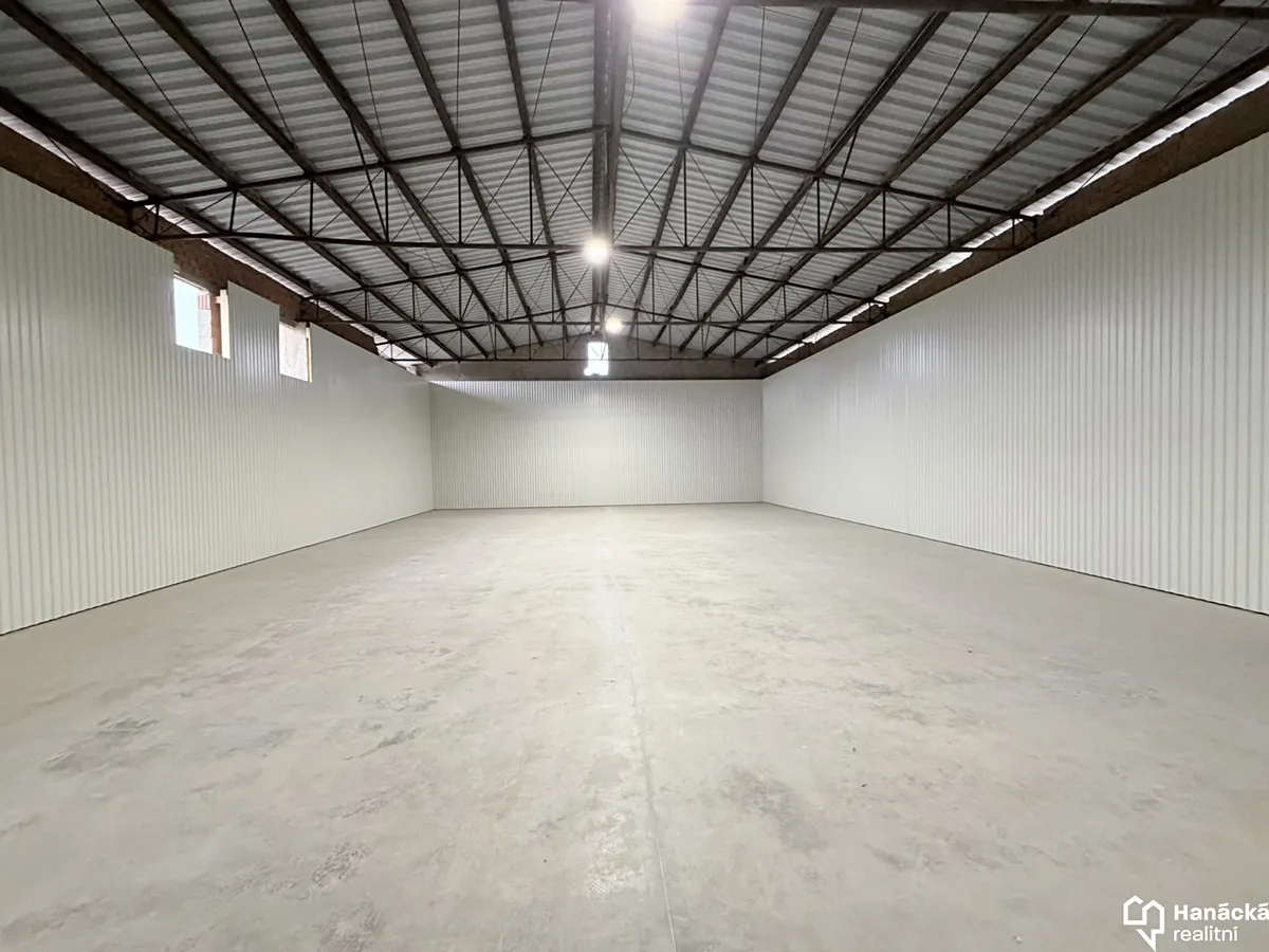 Pronájem skladového prostoru 359 m²