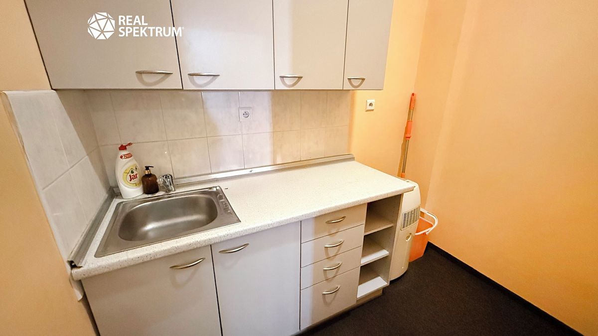 Pronájem kanceláře 34 m² – fotografie 3
