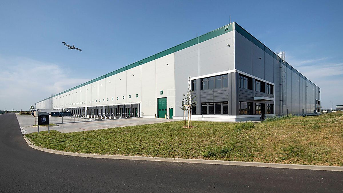 Pronájem skladového prostoru 2638 m² – fotografie 3