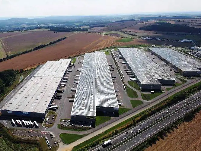Pronájem skladového prostoru 23569 m², Strančice – náhled fotky 1