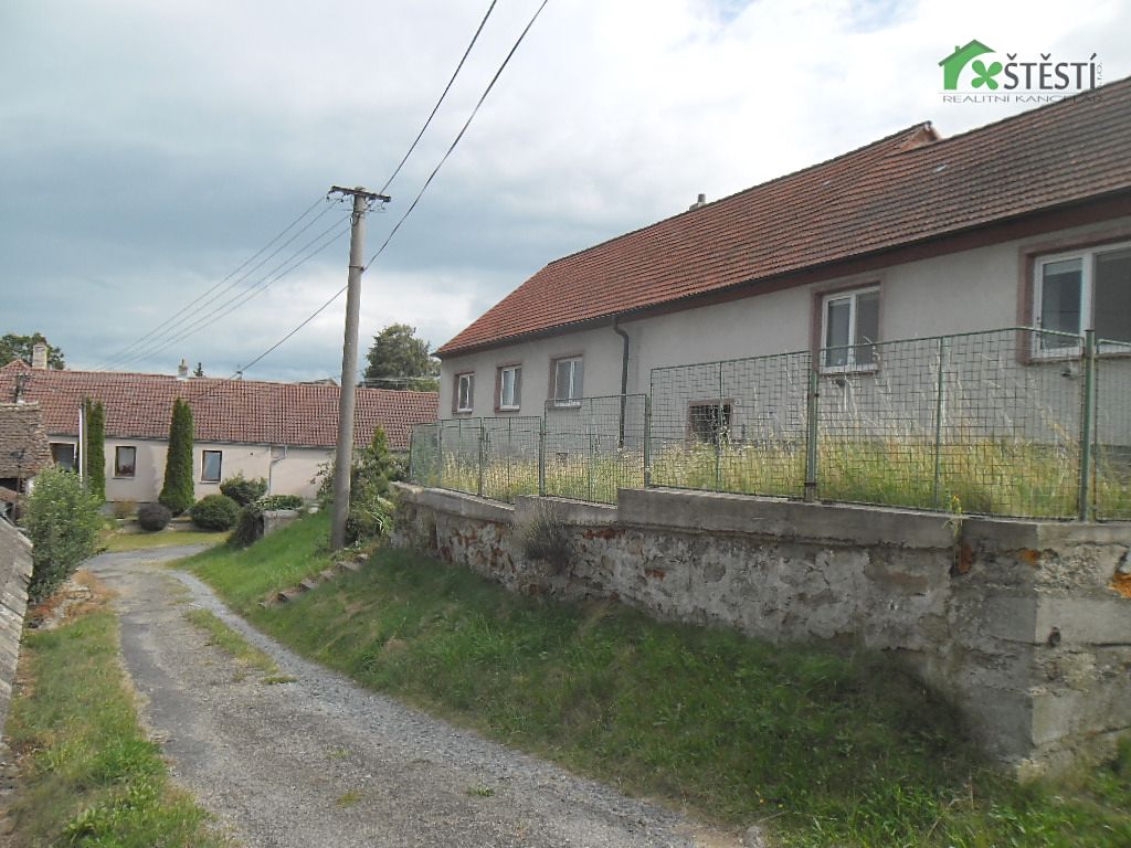 Prodej rodinného domu 450 m², pozemek 1150 m² – fotografie 2