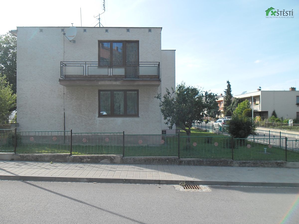 Prodej rodinného domu 190 m², pozemek 636 m² – fotografie 2
