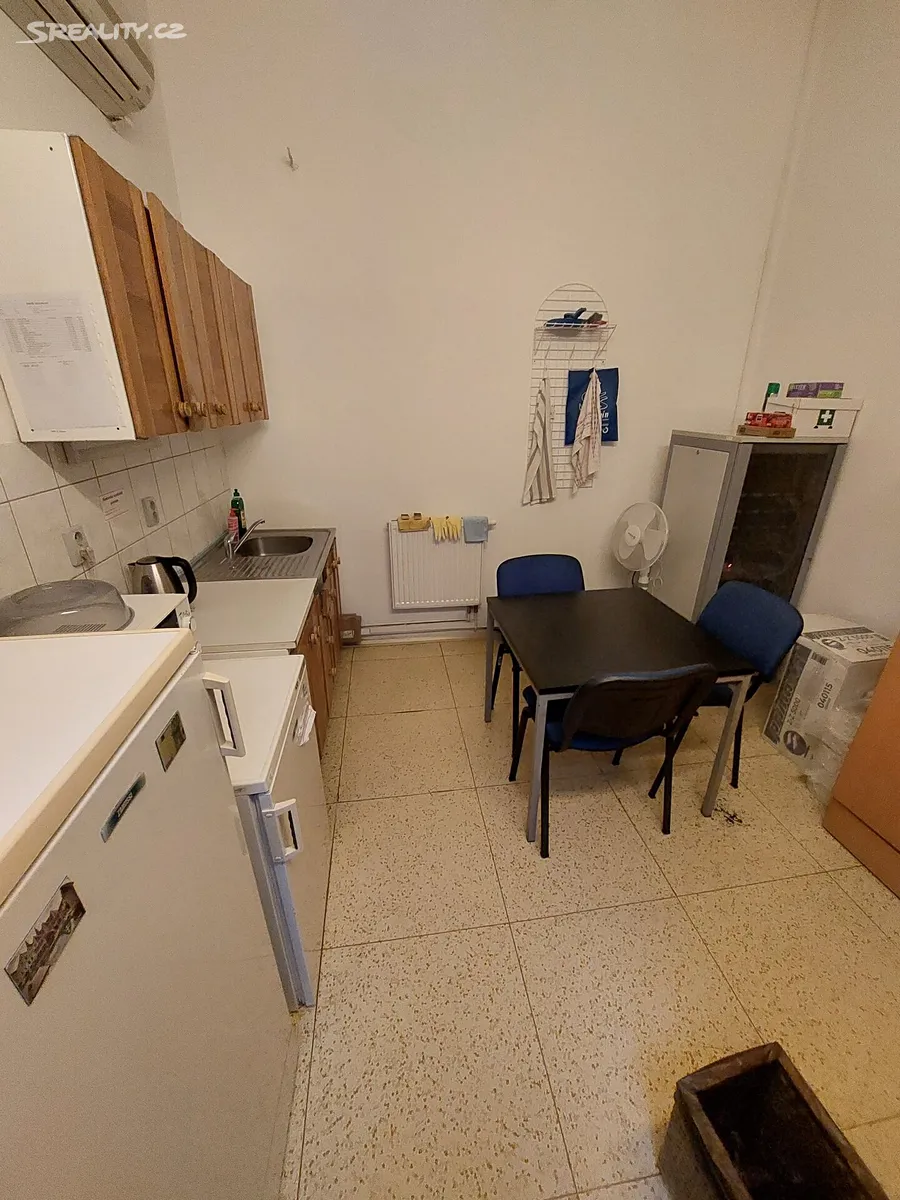 Pronájem kanceláře 13 m² – pohled 3