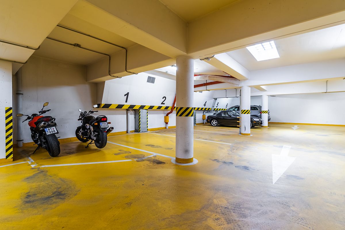 Pronájem garážového stání 13 m², Praha – fotka 1 z 3