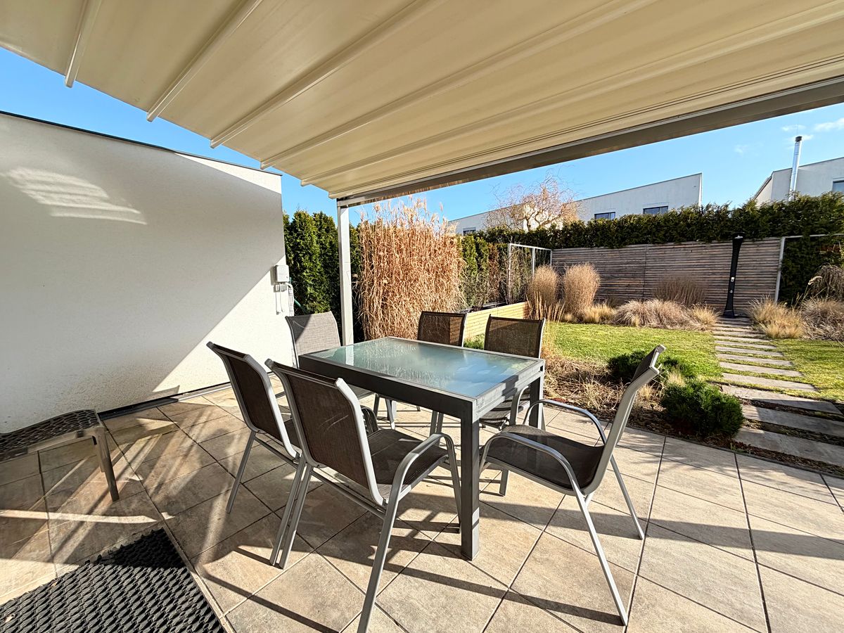 Prodej rodinného domu 157 m², pozemek 266 m², Praha – fotka 1 z 3