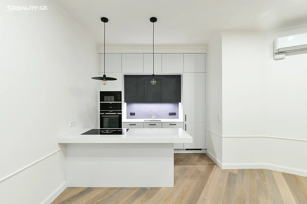 Pronájem bytu 4+kk 116 m² – pohled 3