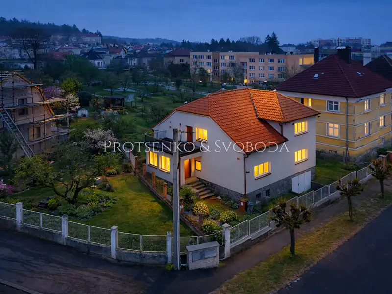 Prodej rodinného domu 308 m², pozemek 804 m², Písek – náhled fotky 2