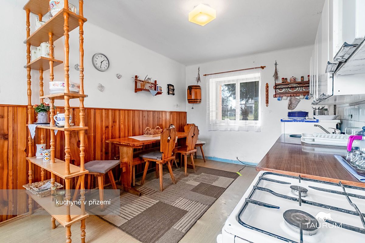 Prodej rodinného domu 289 m², pozemek 2556 m² – fotografie 5