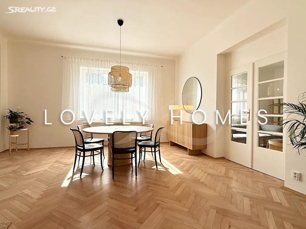 Pronájem rodinného domu 256 m², pozemek 1100 m², Praha