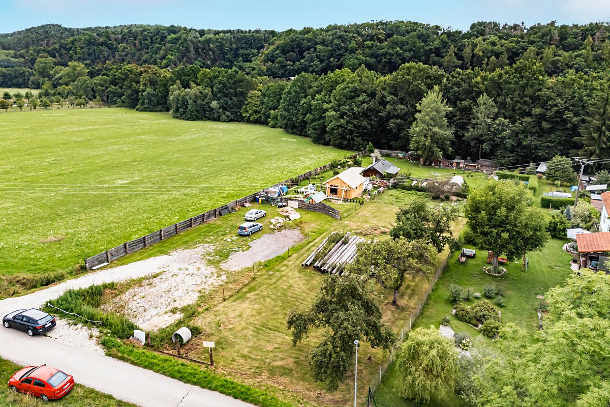 Prodej stavebního pozemku 1949 m² – fotografie 3