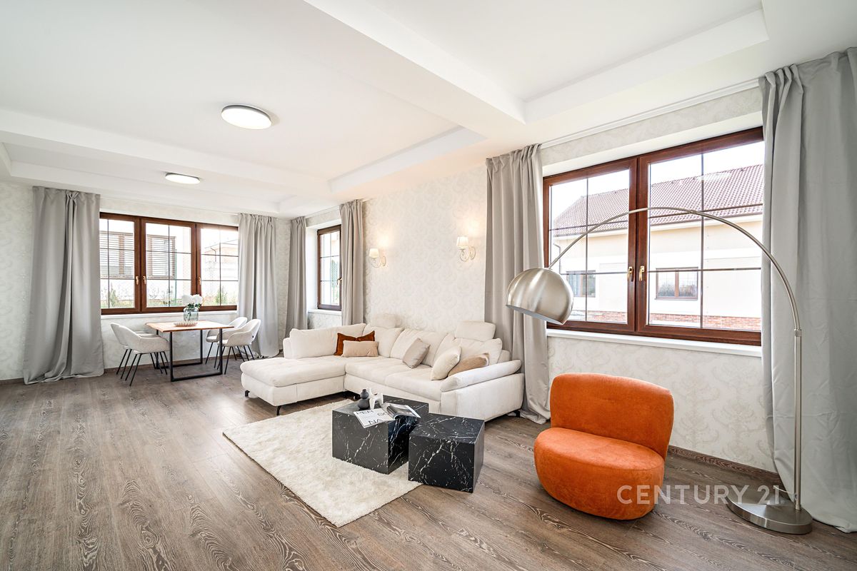 Prodej vily 300 m², pozemek 538 m² – fotografie 2