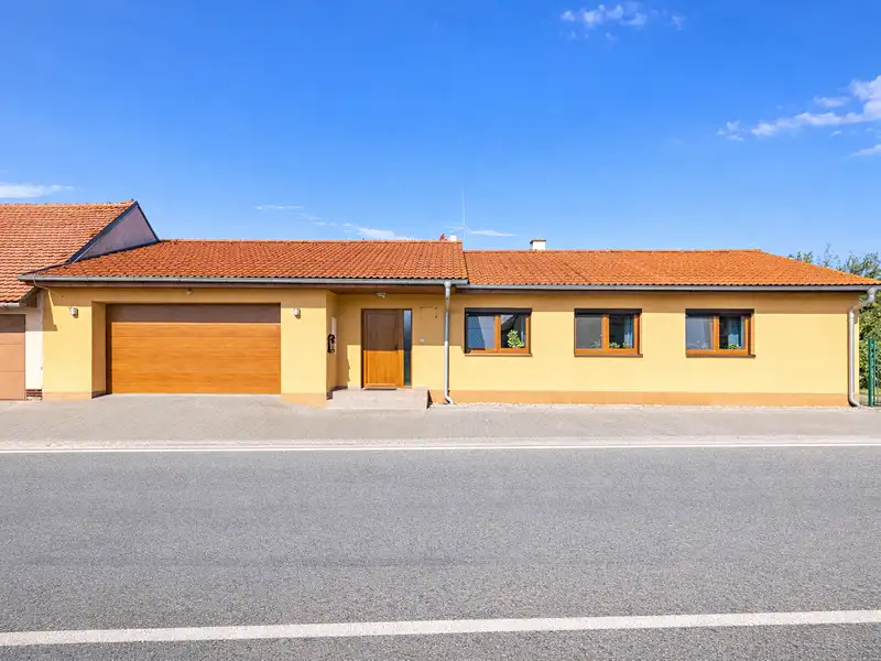 Prodej rodinného domu 454 m², pozemek 2186 m², Bohutice – náhled fotky 1
